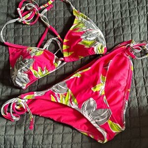 S top and Med bottom Xhilaration swimsuit bikini